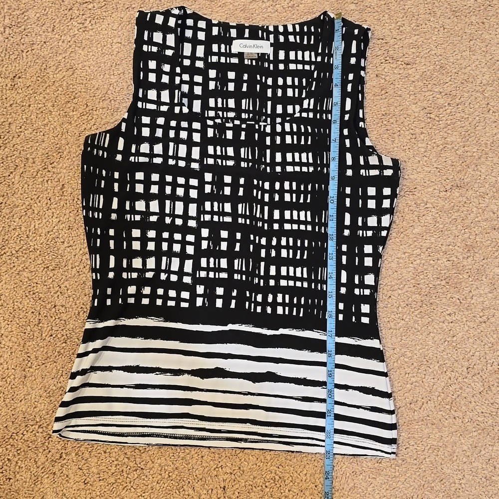 Calvin Klein top. Size XS - Picture 7 of 7